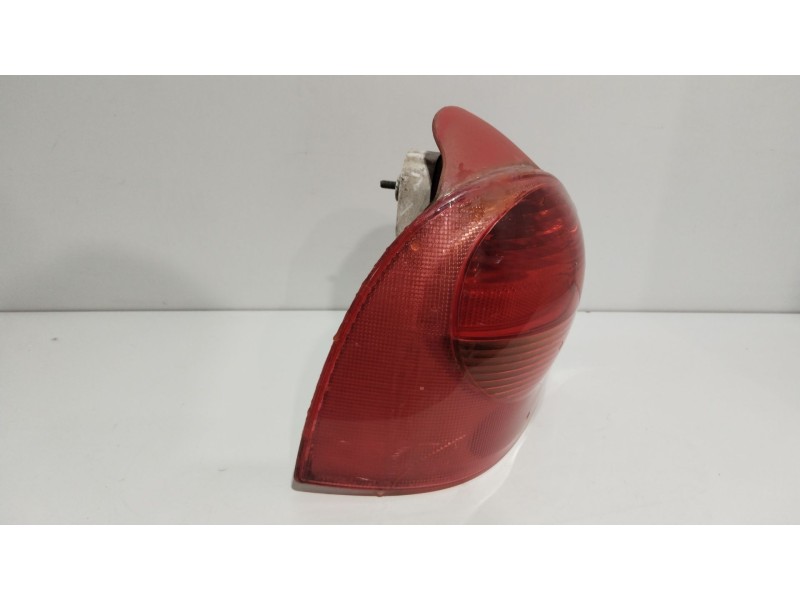 Recambio de piloto trasero izquierdo para renault twingo i (c06_) 1.2 16v (c060) referencia OEM IAM 7700426319   Recambio de piloto trasero izquierdo para renault twingo i (c06_) 1.2 16v (c060) referencia OEM IAM 7700426319