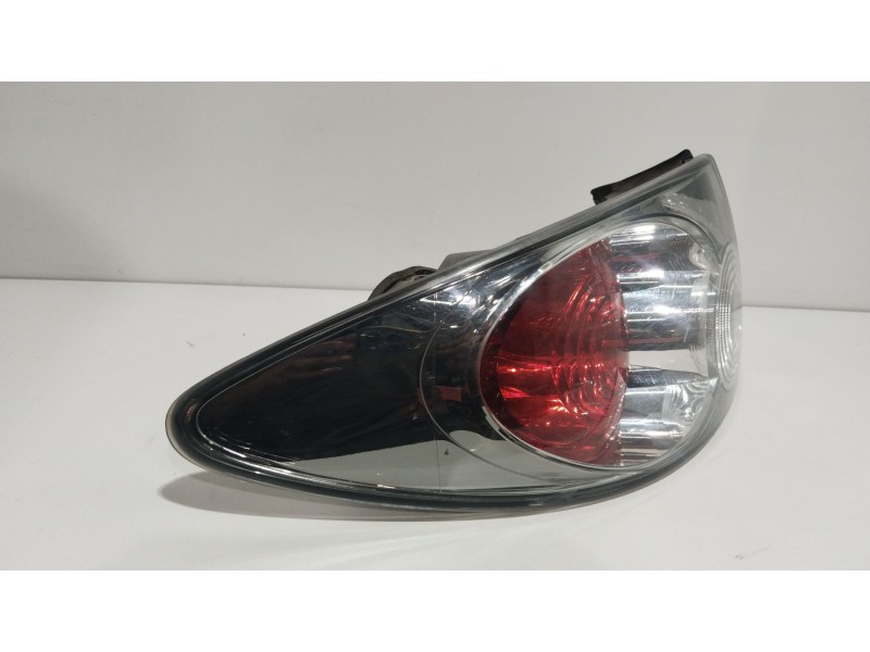 Recambio de piloto trasero izquierdo para mazda 6 hatchback (gg) 1.8 referencia OEM IAM 22061971  