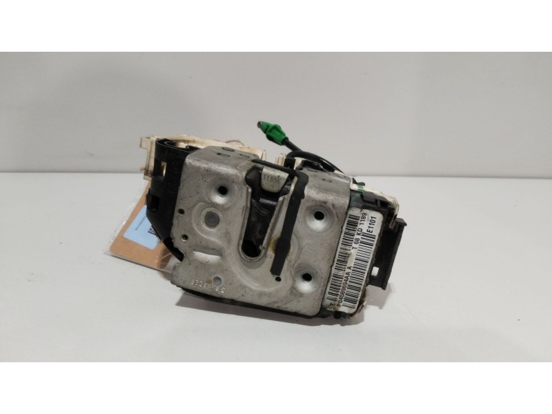 Recambio de cerradura puerta delantera derecha para dodge journey 2.0 crd referencia OEM IAM P04589694AA  
