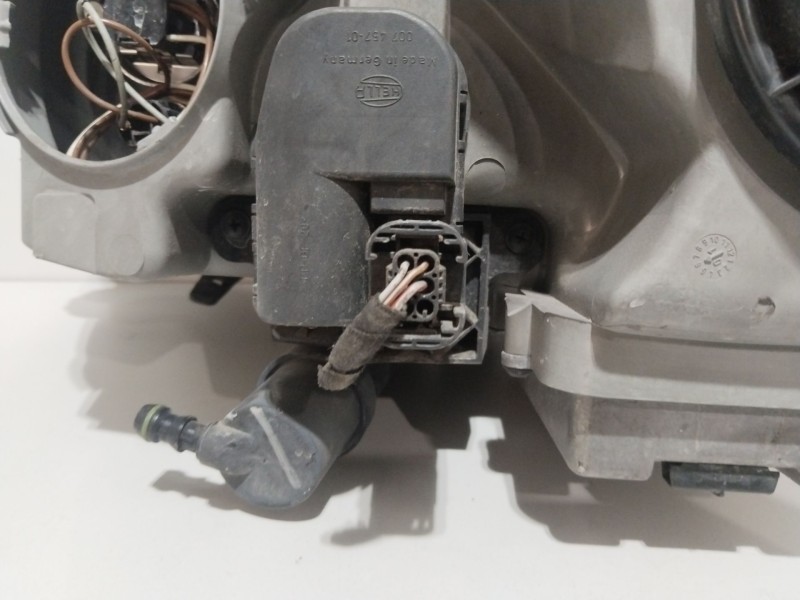 Recambio de faro derecho para mercedes-benz clase e (w210) berlina 240 (210.062) referencia OEM IAM 2108204061  