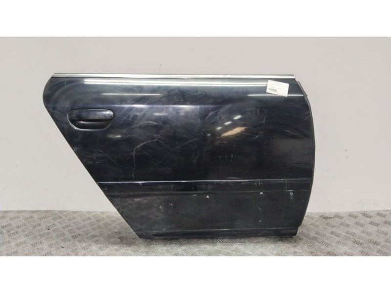 Recambio de puerta trasera derecha para audi a6 avant (4b5) 2.4 (121kw) referencia OEM IAM 4B0833052 NEGRO 