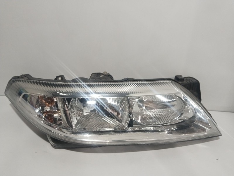 Recambio de faro derecho para renault laguna (b56) 1.6 16v rt referencia OEM IAM 7701047881  