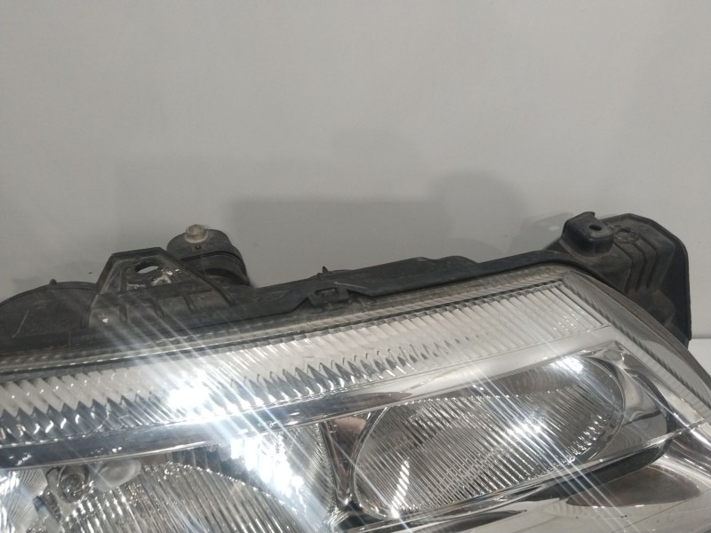 Recambio de faro derecho para renault laguna (b56) 1.6 16v rt referencia OEM IAM 7701047881  