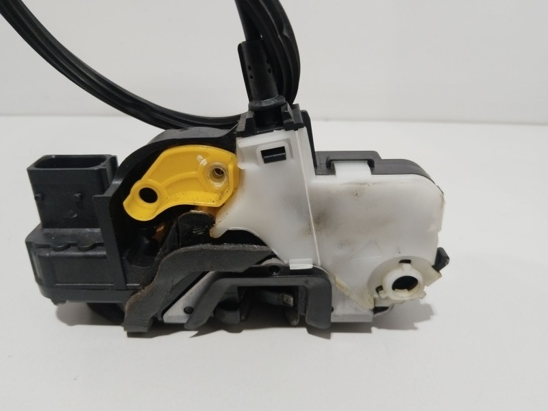 Recambio de cerradura puerta delantera izquierda para opel insignia berlina cosmo referencia OEM IAM 3023881LH4  