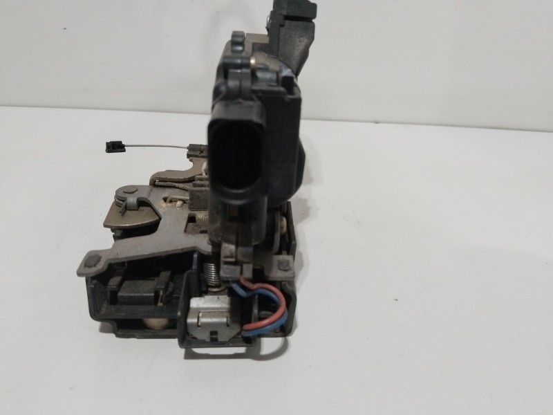 Recambio de cerradura puerta delantera derecha para volkswagen golf iv (1j1) 1.6 16v referencia OEM IAM 113690  