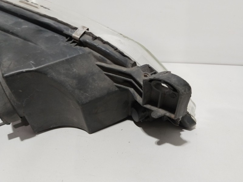 Recambio de faro izquierdo para opel vectra b berlina 1.8 16v referencia OEM IAM 88204968  