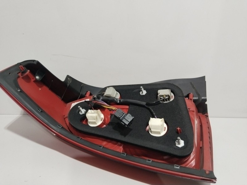 Recambio de piloto trasero derecho para cadillac bls 1.9 d referencia OEM IAM P12759588  67757981