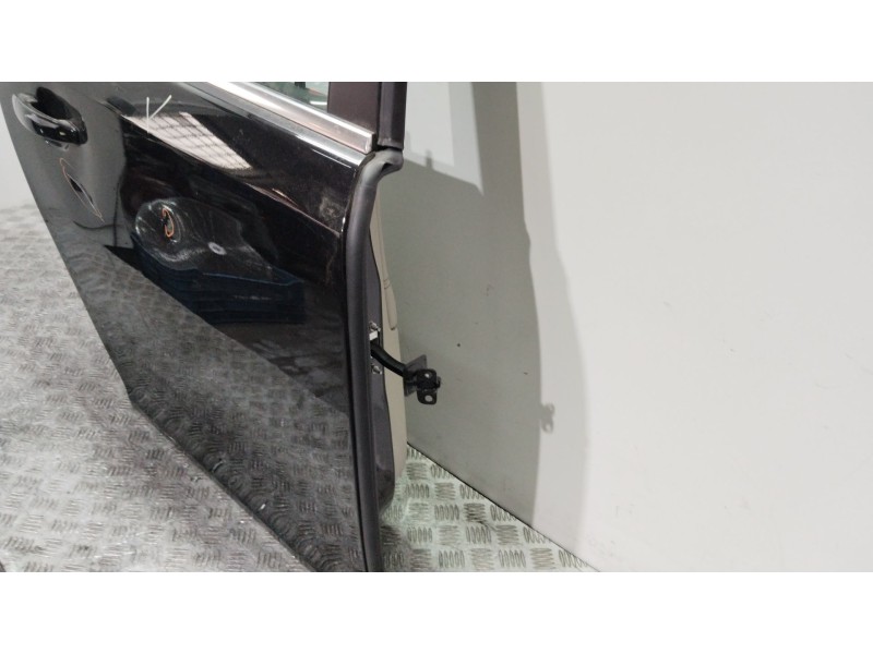 Recambio de puerta trasera derecha para cadillac bls 1.9 d referencia OEM IAM   NEGRO