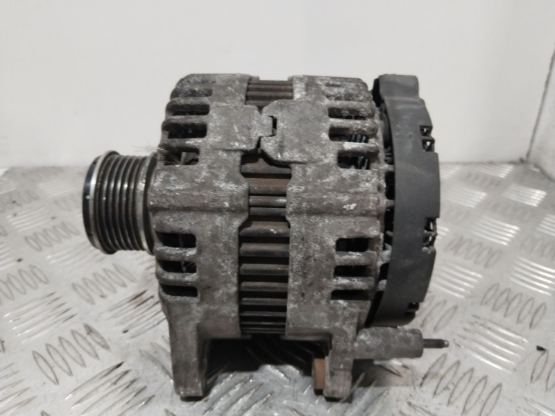 Recambio de alternador para dodge journey 2.0 crd referencia OEM IAM 04801715AA  