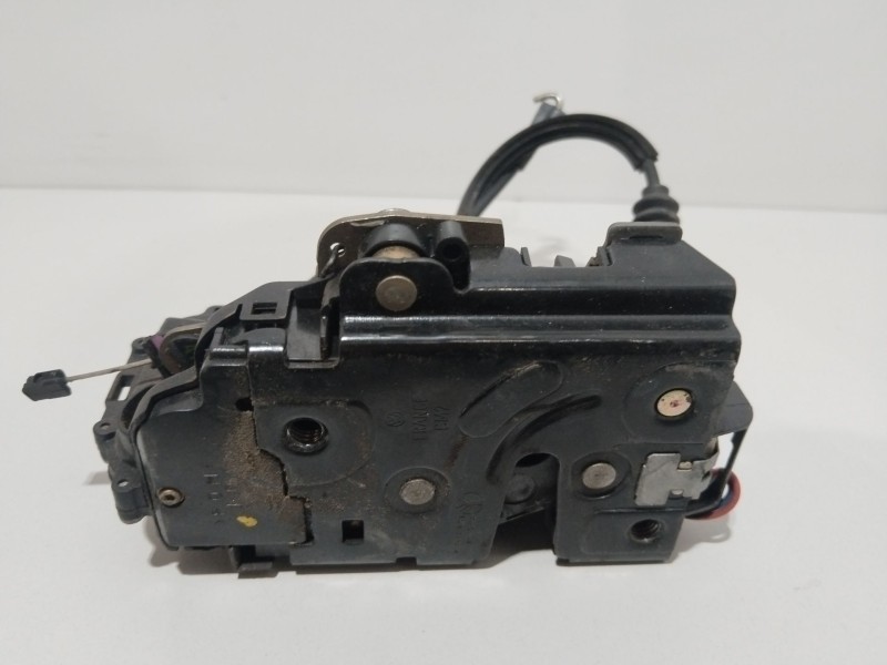 Recambio de cerradura puerta trasera derecha para volkswagen golf iv (1j1) 1.6 16v referencia OEM IAM   