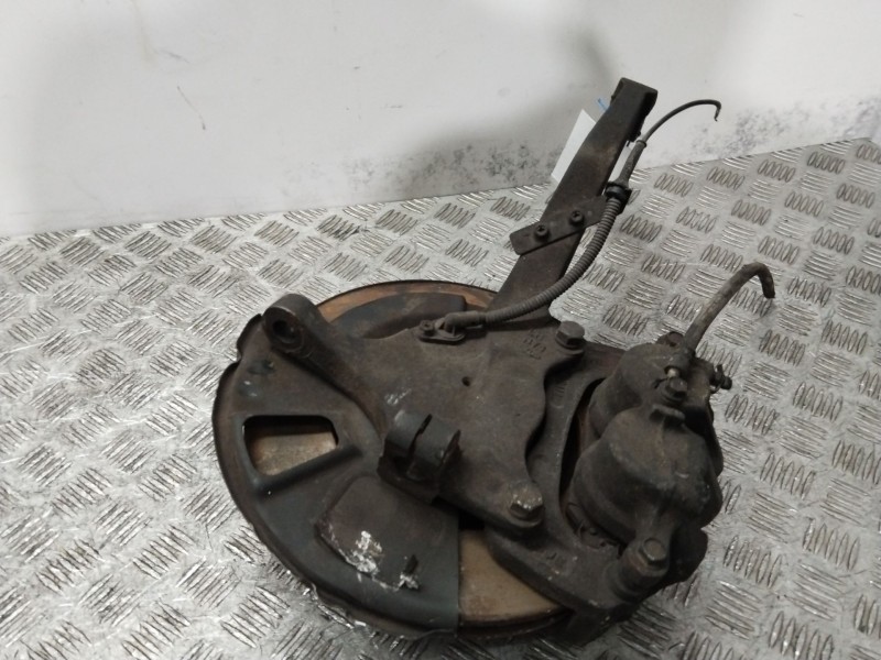 Recambio de mangueta delantera derecha para ssangyong rodius i 2.7 xdi referencia OEM IAM 4122021000  