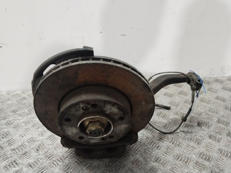 Recambio de mangueta delantera izquierda para ssangyong rodius i 2.7 xdi referencia OEM IAM 4121021000  