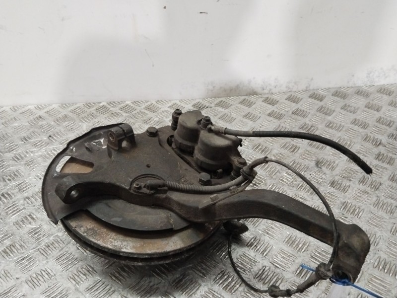 Recambio de mangueta delantera izquierda para ssangyong rodius i 2.7 xdi referencia OEM IAM 4121021000  