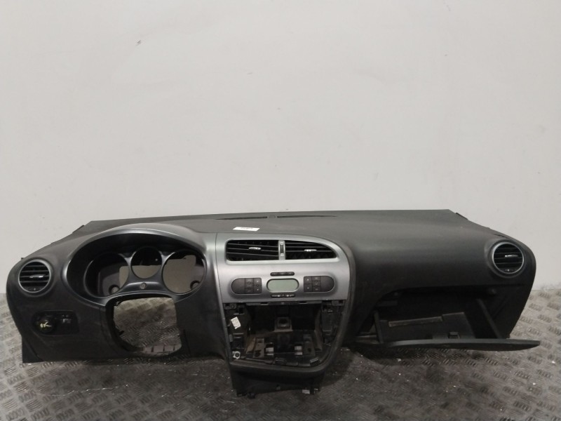 Recambio de salpicadero para seat leon (1p1) reference referencia OEM IAM 1P1857003C  