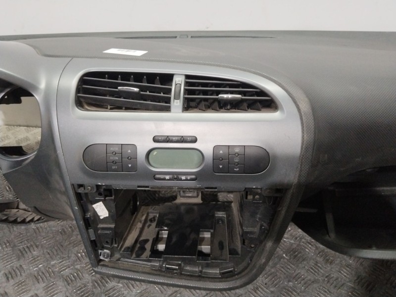 Recambio de salpicadero para seat leon (1p1) reference referencia OEM IAM 1P1857003C  