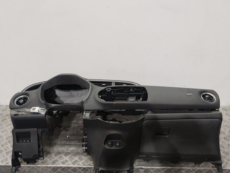 Recambio de salpicadero para toyota yaris hybrid active referencia OEM IAM 553020D180C1 553030D150C1 739600D112