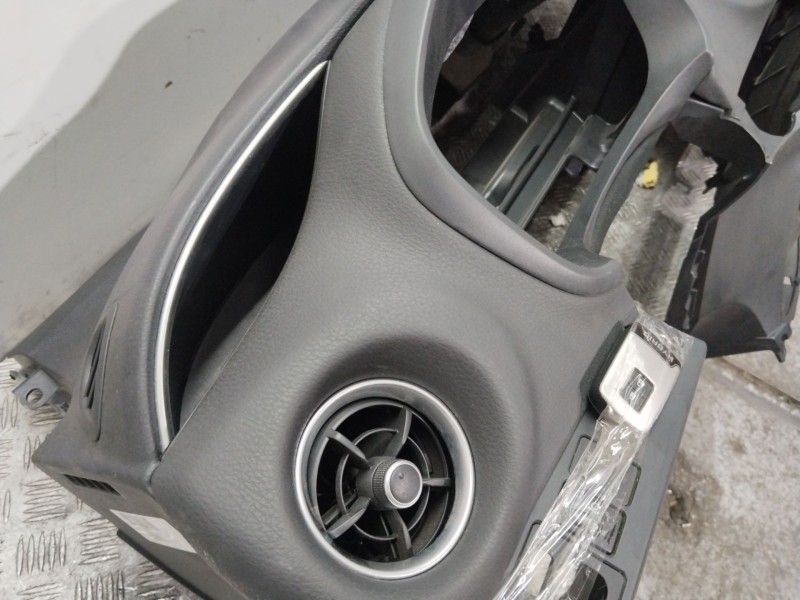 Recambio de salpicadero para toyota yaris hybrid active referencia OEM IAM 553020D180C1 553030D150C1 739600D112