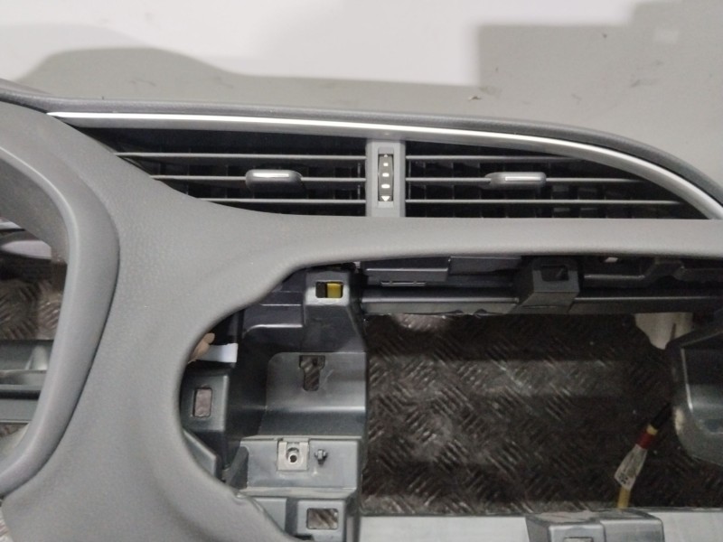 Recambio de salpicadero para toyota yaris hybrid active referencia OEM IAM 553020D180C1 553030D150C1 739600D112