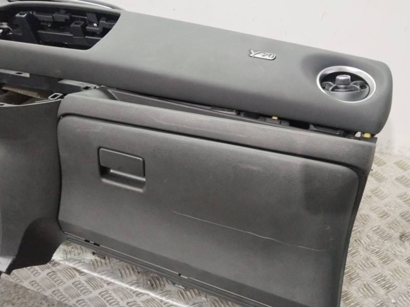 Recambio de salpicadero para toyota yaris hybrid active referencia OEM IAM 553020D180C1 553030D150C1 739600D112