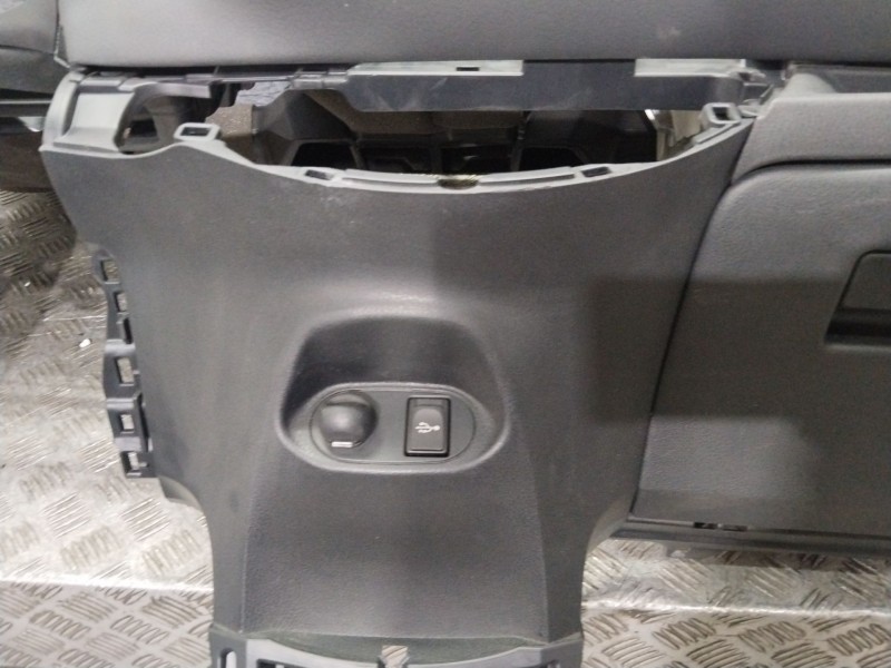 Recambio de salpicadero para toyota yaris hybrid active referencia OEM IAM 553020D180C1 553030D150C1 739600D112