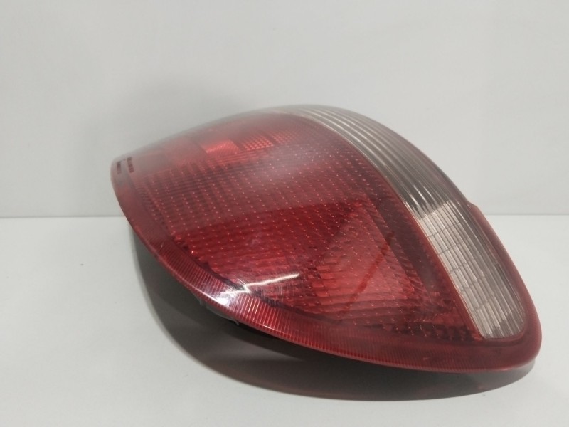 Recambio de piloto trasero derecho para toyota yaris (_p1_) 1.3 (ncp10_, scp12_) referencia OEM IAM 815500D010  