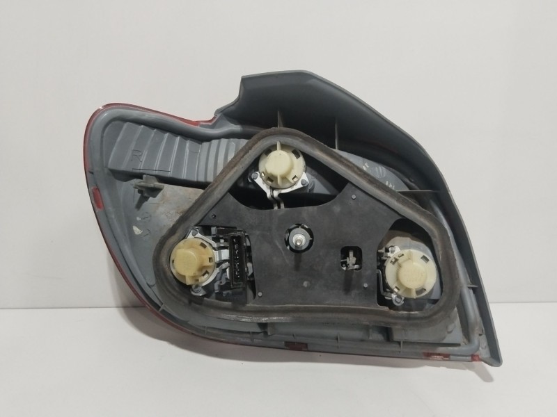 Recambio de piloto trasero derecho para toyota yaris (_p1_) 1.3 (ncp10_, scp12_) referencia OEM IAM 815500D010  