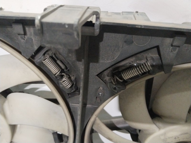Recambio de electroventilador para opel vectra c (z02) 1.9 cdti (f69) referencia OEM IAM 13123751  