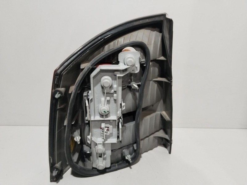 Recambio de piloto trasero derecho para opel vectra c (z02) 1.9 cdti (f69) referencia OEM IAM 93174904  