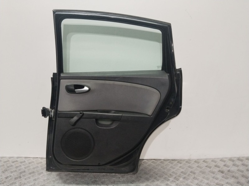 Recambio de puerta trasera derecha para seat leon (1p1) 1.6 tdi referencia OEM IAM   