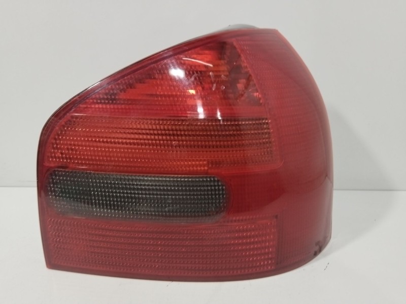 Recambio de piloto trasero derecho para audi a3 (8l1) 1.8 referencia OEM IAM 8L0945096A  