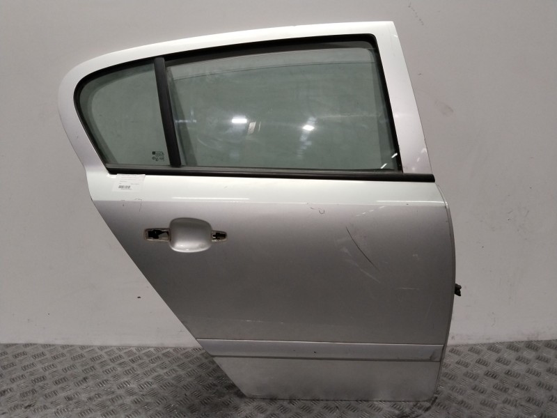 Recambio de puerta trasera derecha para opel astra h berlina cosmo referencia OEM IAM  PLATA 