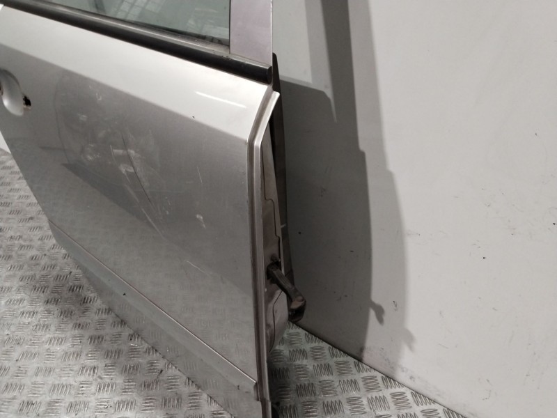 Recambio de puerta trasera derecha para opel astra h berlina cosmo referencia OEM IAM  PLATA 