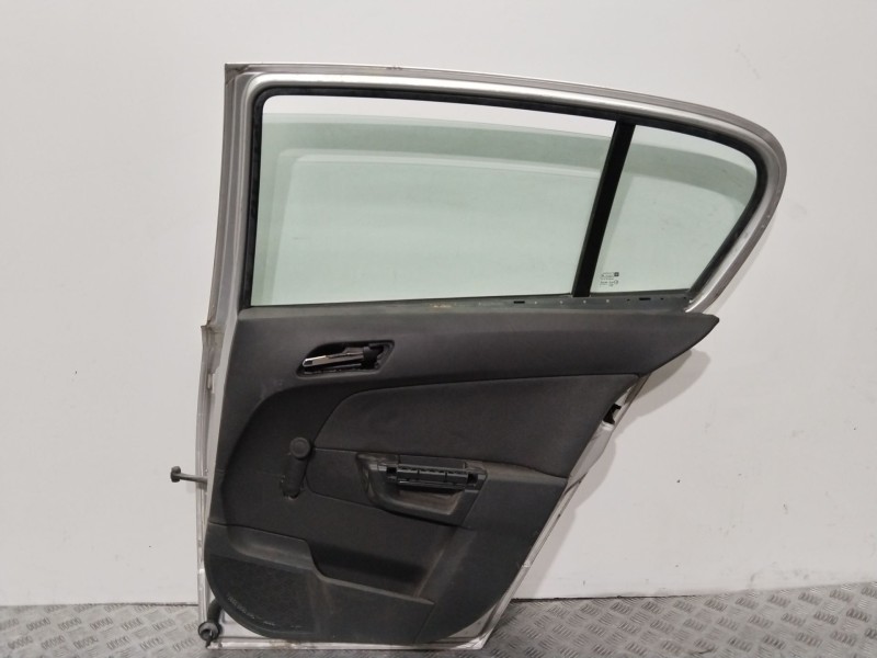 Recambio de puerta trasera derecha para opel astra h berlina cosmo referencia OEM IAM  PLATA 