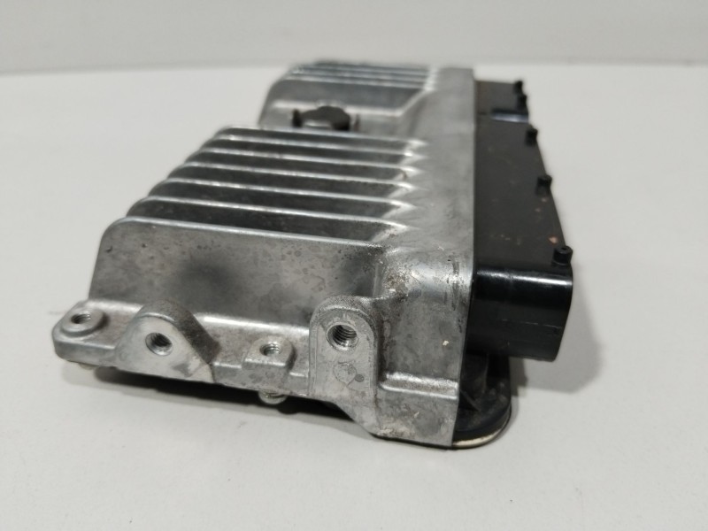 Recambio de centralita motor uce para toyota corolla sedán (_e21_) 1.8 vvti hybrid (zwe211, mzea12) referencia OEM IAM 896610ZS1