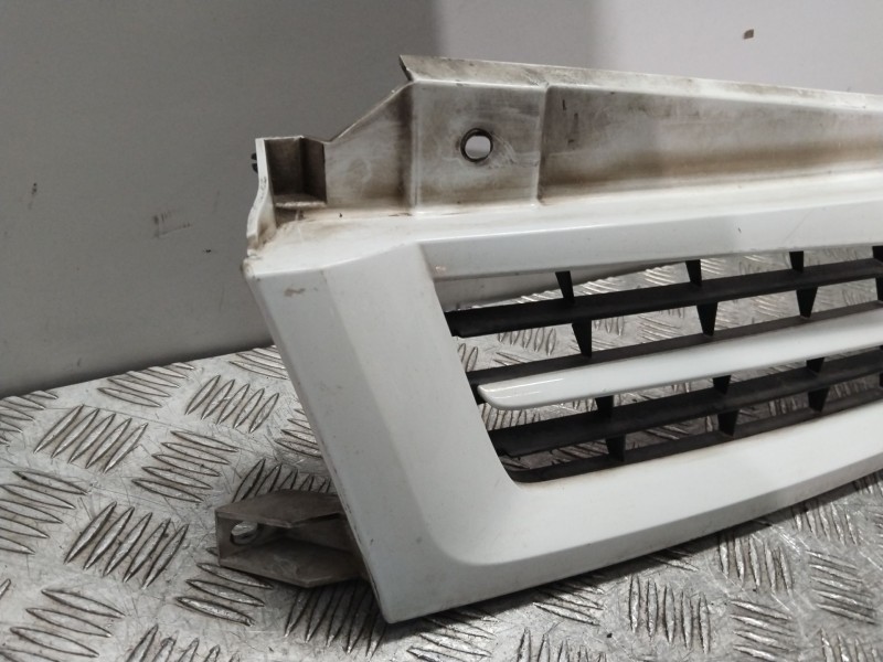 Recambio de rejilla delantera para nissan interstar furgoneta (x70) dci 120 referencia OEM IAM 8200233586  