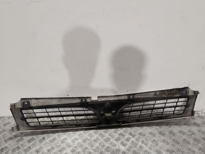 Recambio de rejilla delantera para nissan interstar furgoneta (x70) dci 120 referencia OEM IAM 8200233586  