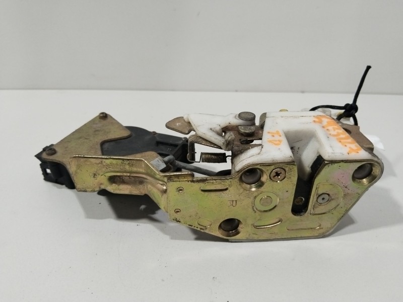 Recambio de cerradura puerta trasera derecha para daewoo matiz cd referencia OEM IAM 96527759  