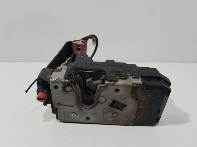 Recambio de cerradura puerta trasera derecha para opel astra h berlina cosmo referencia OEM IAM 13210739  