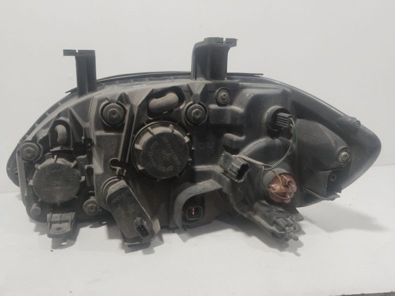 Recambio de faro derecho para ssangyong rodius i 2.7 xdi referencia OEM IAM 8310221205  