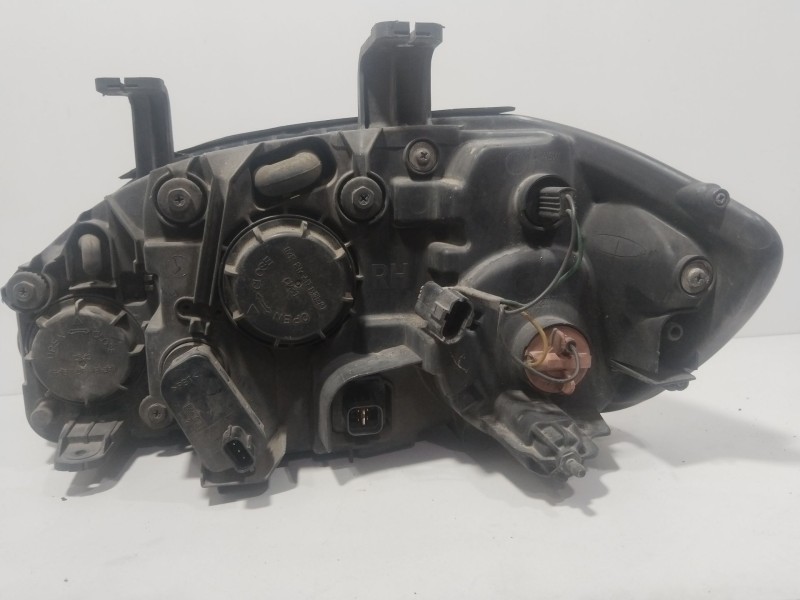 Recambio de faro derecho para ssangyong rodius i 2.7 xdi referencia OEM IAM 8310221205  