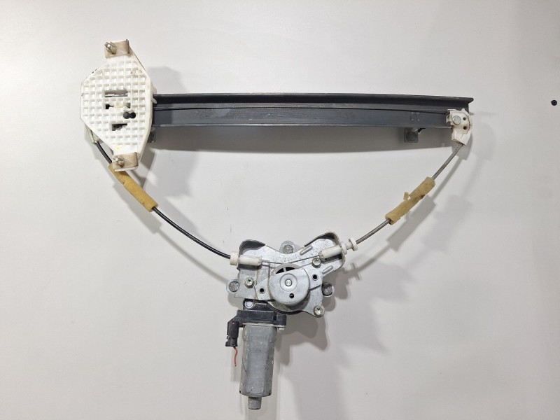 Recambio de elevalunas trasero izquierdo para ssangyong rodius i 2.7 xdi referencia OEM IAM 7333021001  