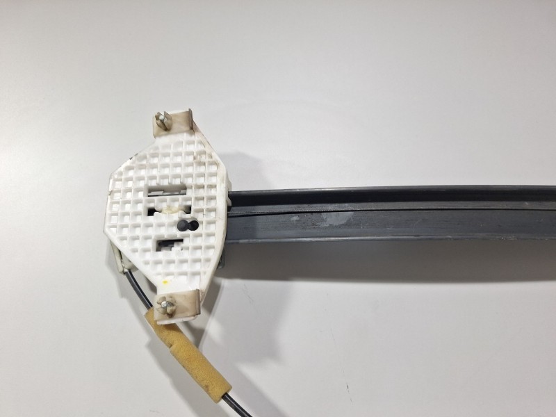 Recambio de elevalunas trasero izquierdo para ssangyong rodius i 2.7 xdi referencia OEM IAM 7333021001  