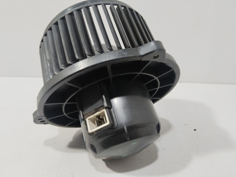 Recambio de motor calefaccion para ssangyong rodius i 2.7 xdi referencia OEM IAM 6813021030  