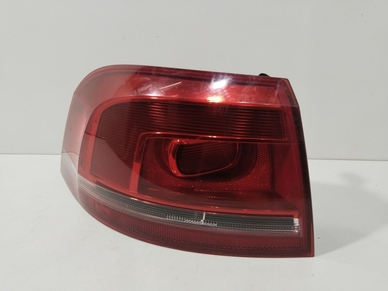 Recambio de piloto trasero izquierdo para volkswagen passat b7 variant (365) 2.0 tdi referencia OEM IAM 3AF945095C  