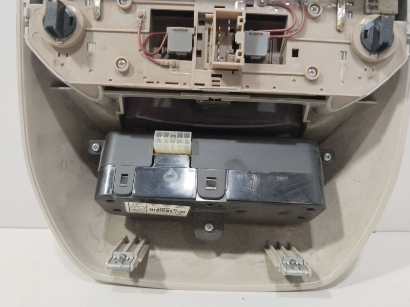 Recambio de luz interior delantera para ssangyong rodius i 2.7 xdi referencia OEM IAM 8371021000  