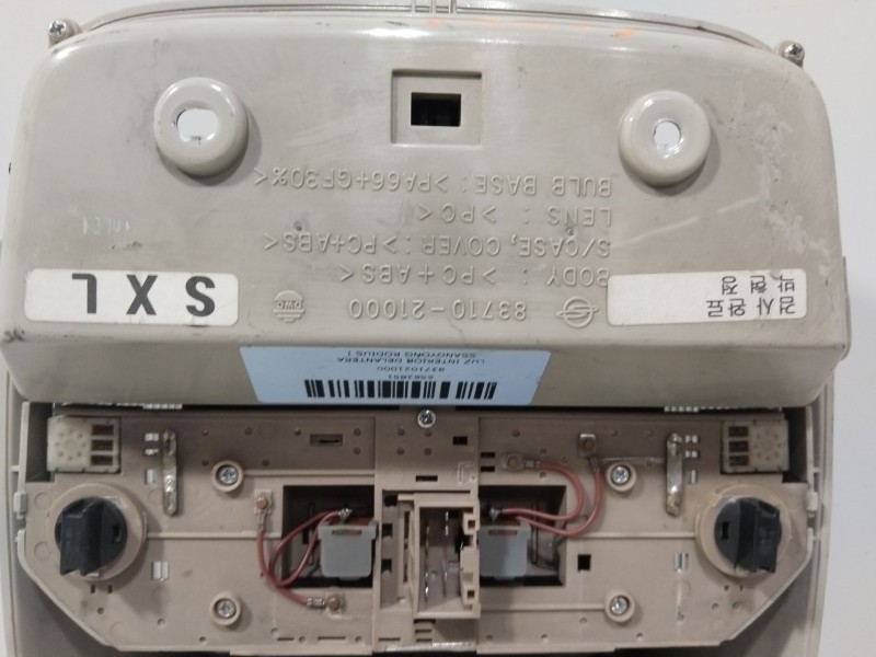 Recambio de luz interior delantera para ssangyong rodius i 2.7 xdi referencia OEM IAM 8371021000  