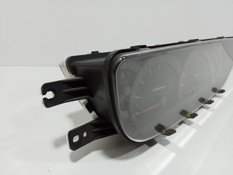 Recambio de cuadro instrumentos para ssangyong rodius i 2.7 xdi referencia OEM IAM 8020021104  