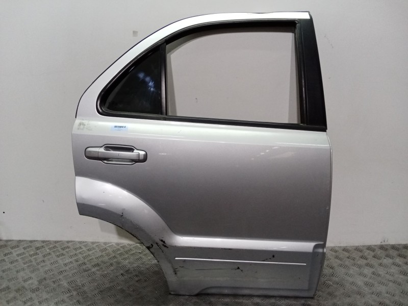 Recambio de puerta trasera derecha para kia sorento 2.5 crdi active referencia OEM IAM 770043E100 PLATA 