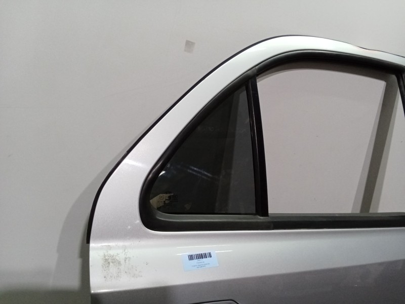 Recambio de puerta trasera derecha para kia sorento 2.5 crdi active referencia OEM IAM 770043E100 PLATA 