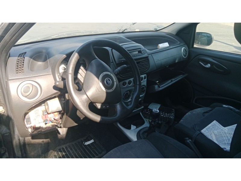 fiat punto (188_) del año 2004